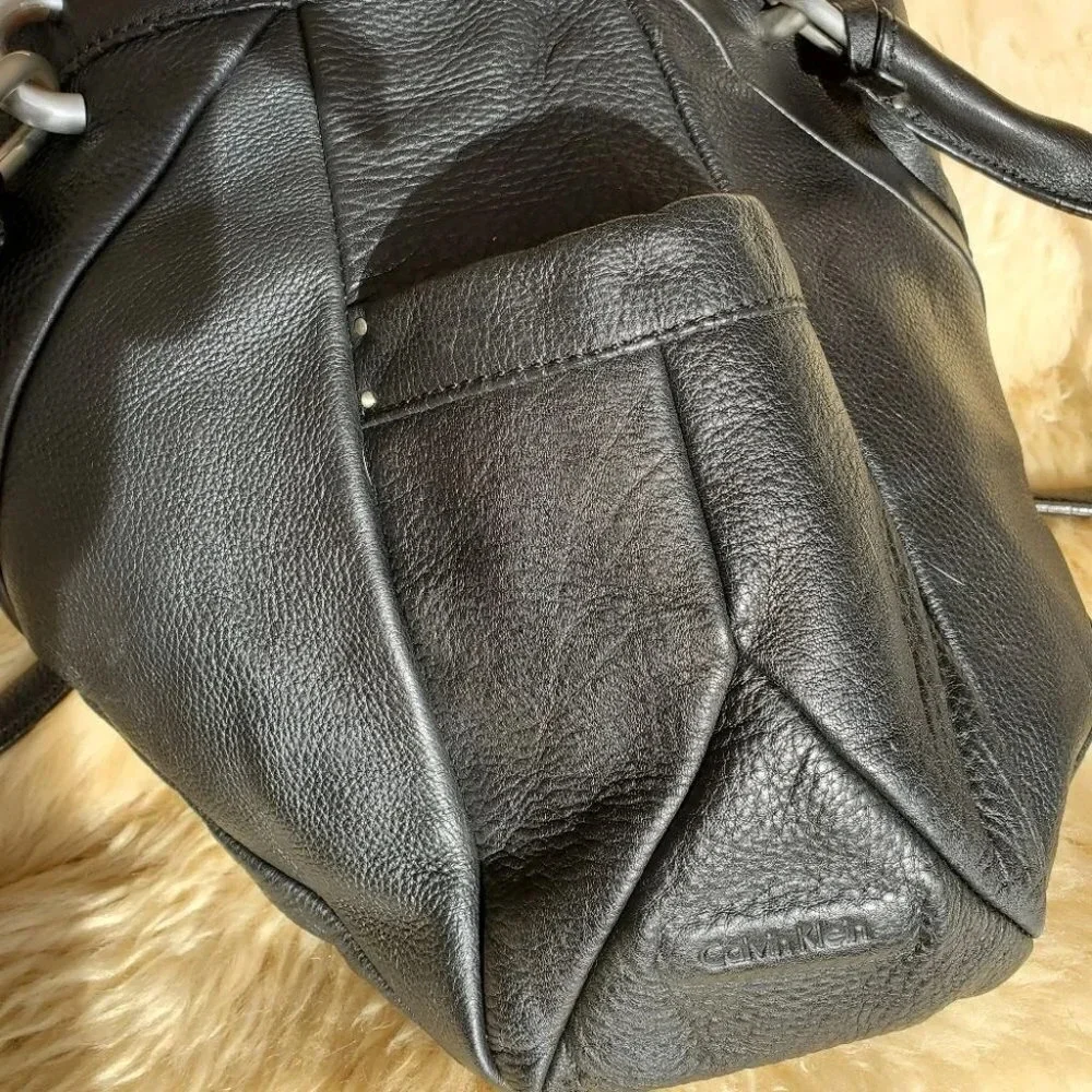 Just a great HAUL-ALL Bag ~ EUC: Calvin Klein Black Leather Bucket Bag